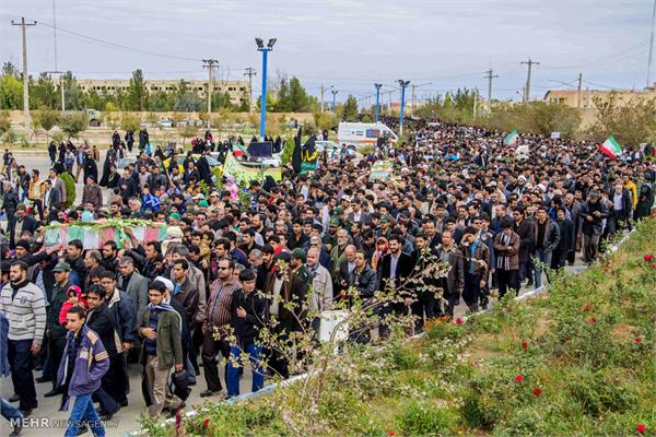 مراسم تشییع سه شهید گمنام در میبد یزد 12