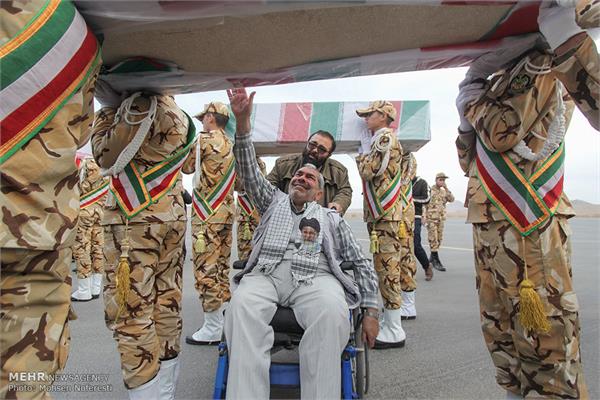 استقبال از ۸ شهید گمنام در فرودگاه بیرجند 20