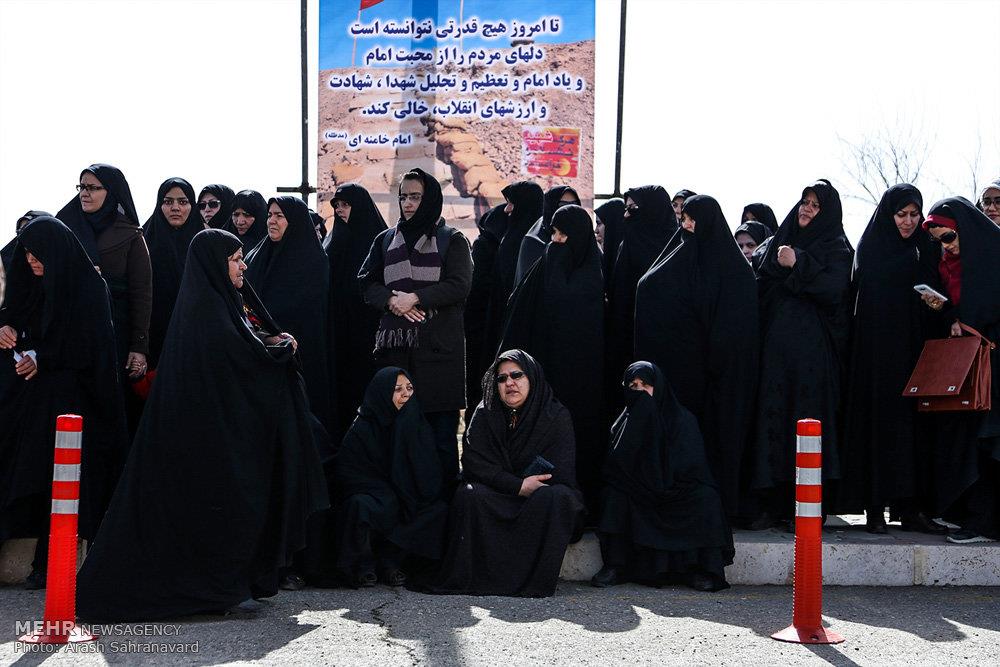 مراسم تشییع و خاکسپاری دو شهید گمنام در خمین 1