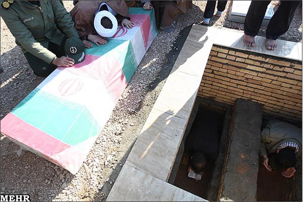 تشییع پیکر پاک شهدای گمنام دفاع مقدس در گلبهار مشهد