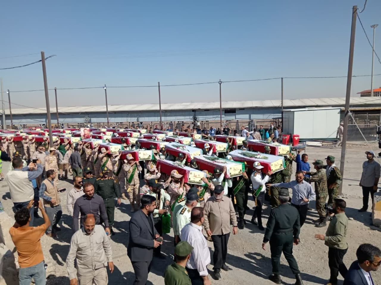 ئین استقبال از پیکرهای مطهر ۹۸ شهید تازه تفحص شده مرز شلمچه-7 آبان 1403 3