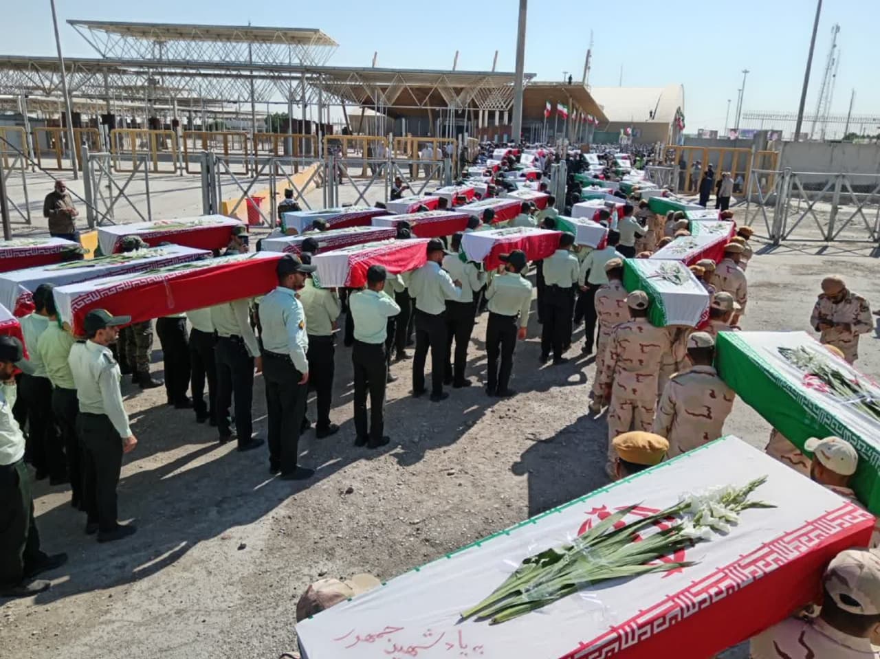 ئین استقبال از پیکرهای مطهر ۹۸ شهید تازه تفحص شده مرز شلمچه-7 آبان 1403 4