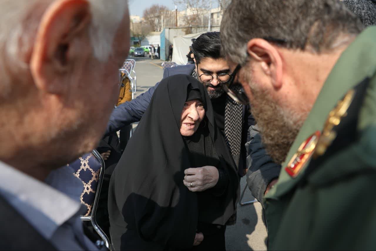 رونمایی از یادمان میدان شهدای تفحص 1